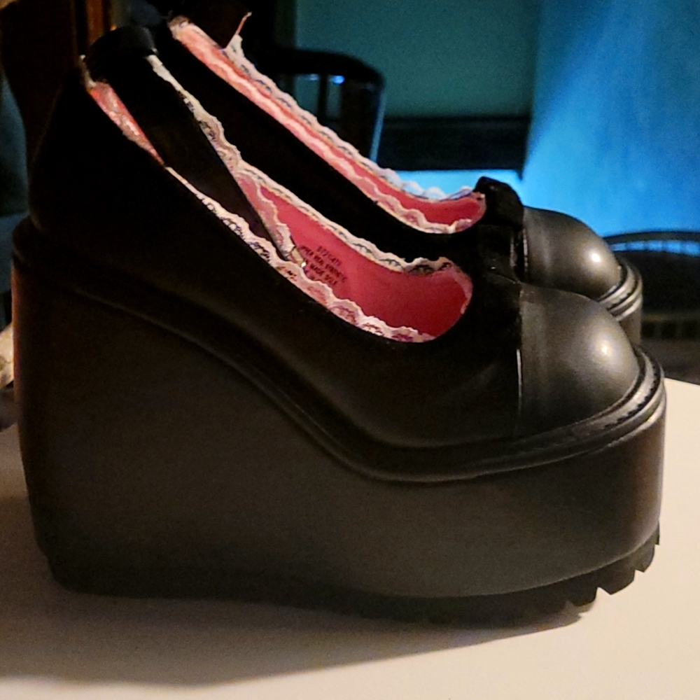 Dolls Kill Sugar Thrills, Size 9, black with pink interior.